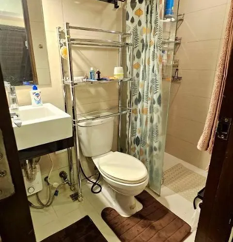 Mckinley Viceroy Haven With Free Indoor Parking Manila